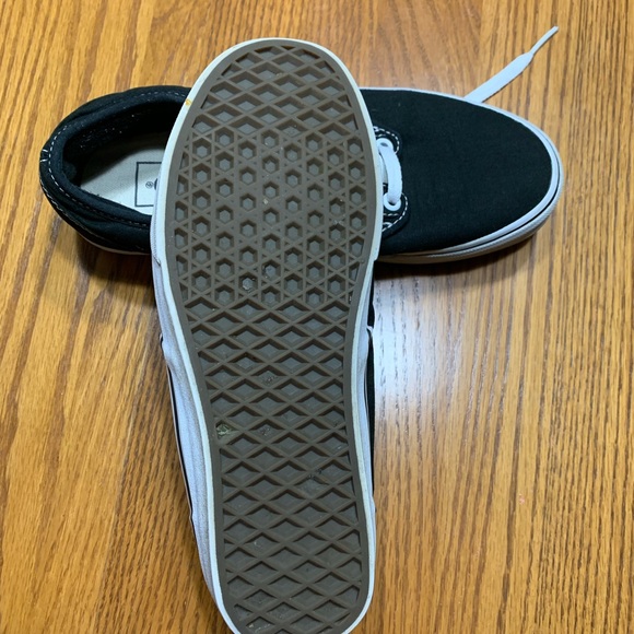 Ladies classic lace up Vans in size 8. - Picture 5 of 6